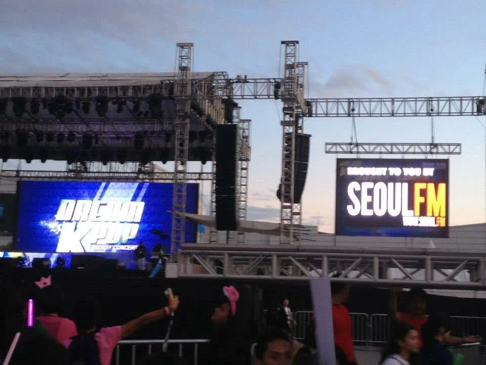“Brought to you by SeoulFM” on the screens at the Dream K-Pop Fantasy Concert